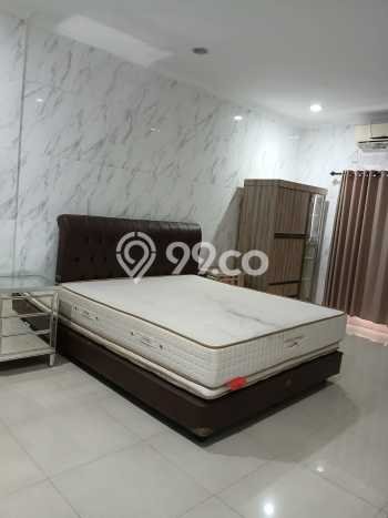 Disewakan! Rumah 5 Kamar Tidur &
3 Kamar Mandi di Muara Karang, Jakarta Utara Disewakan! Rumah 5 Kamar Tidur &
3 Kamar Mandi di Muara Karang, Jakarta Utara