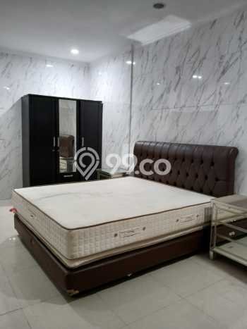 Disewakan! Rumah 5 Kamar Tidur &
3 Kamar Mandi di Muara Karang, Jakarta Utara Disewakan! Rumah 5 Kamar Tidur &
3 Kamar Mandi di Muara Karang, Jakarta Utara