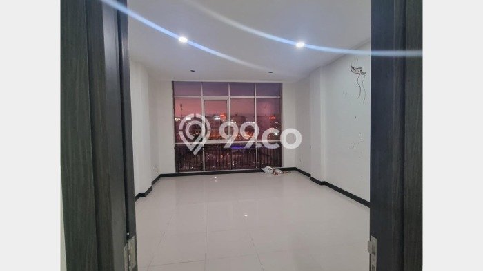 Ruko Disewa di Jakarta Utara dengan LB 270m2 Area Komersial Ramai Ruko Disewa di Jakarta Utara dengan LB 270m2 Area Komersial Ramai