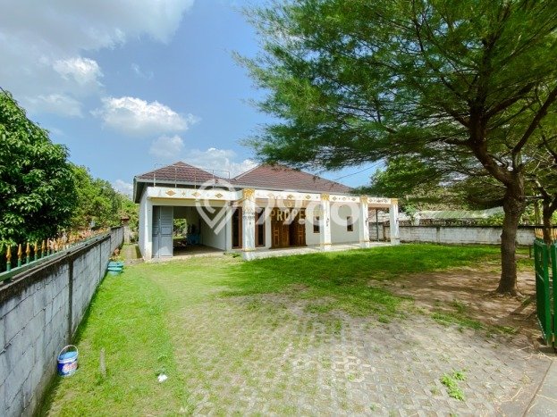 BEST INVESTMENT! Rumah di Berbah, LT 696m² Bangunan 300m² BEST INVESTMENT! Rumah di Berbah, LT 696m² Bangunan 300m²