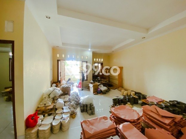 DIJUAL CEPAT! Rumah Siap Huni Lokasi Premium Depok, Luas 135m2m² Bangunan 90m2m² DIJUAL CEPAT! Rumah Siap Huni Lokasi Premium Depok, Luas 135m2m² Bangunan 90m2m²
