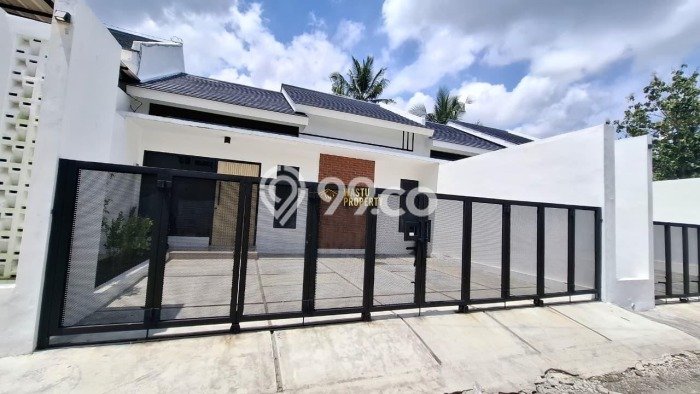 Jual Rumah Strategis Bagus Punya 2 KT di Sleman Sleman SHM Jual Rumah Strategis Bagus Punya 2 KT di Sleman Sleman SHM