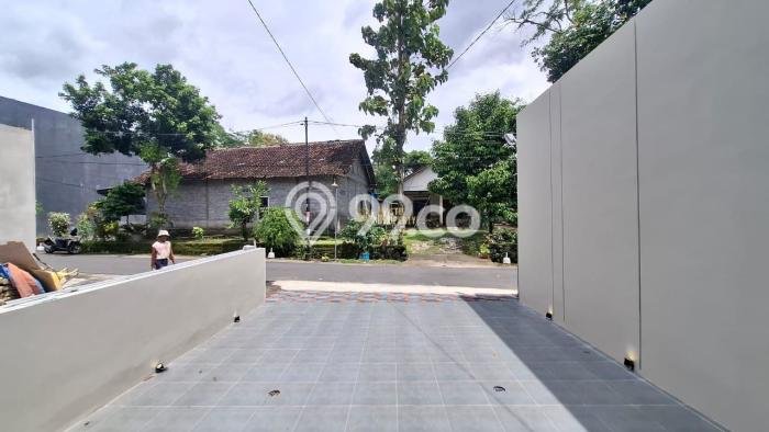 Rumah Modern Cantik 3 Kamar Bisa Langsung Pindah di Ngemplak Rumah Modern Cantik 3 Kamar Bisa Langsung Pindah di Ngemplak