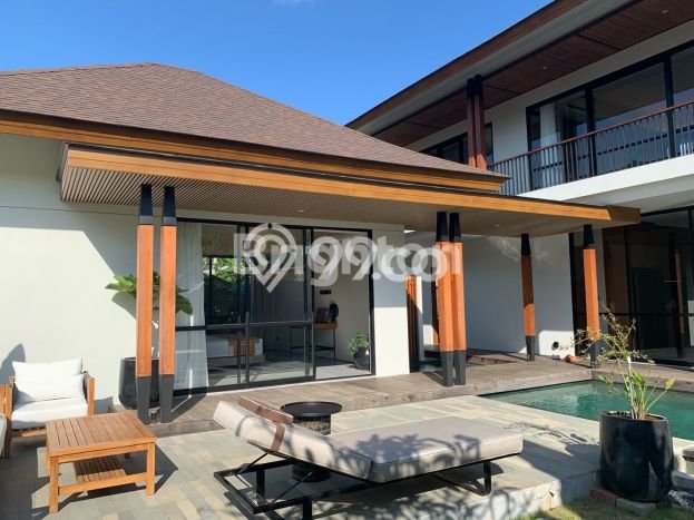 Rumah Mewah LB 250m2 Siap Huni Desain Elegan di Jimbaran, Badung Rumah Mewah LB 250m2 Siap Huni Desain Elegan di Jimbaran, Badung