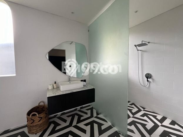 HARGA MENARIK! Vila di Canggu, Luas 2340m2m², Lokasi Premium dengan jalan bagus HARGA MENARIK! Vila di Canggu, Luas 2340m2m², Lokasi Premium dengan jalan bagus