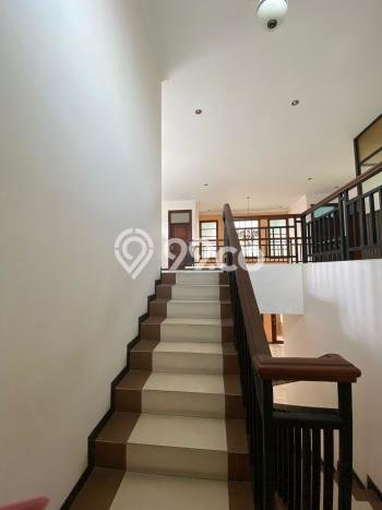 Ready to Use! Luxury House LT 400m2 Desain Modern di Gatot Subroto Ready to Use! Luxury House LT 400m2 Desain Modern di Gatot Subroto
