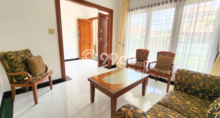 Rumah Lingkungan Asri di Renon, Denpasar, Luas 761m2m² LB 284m2m² Rumah Lingkungan Asri di Renon, Denpasar, Luas 761m2m² LB 284m2m²