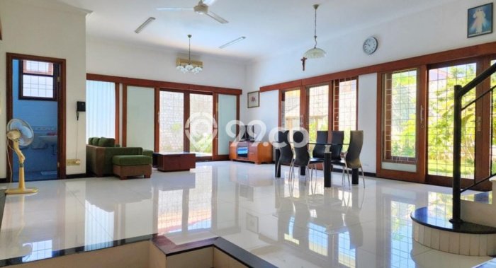 Rumah Lingkungan Asri di Renon, Denpasar, Luas 761m2m² LB 284m2m² Rumah Lingkungan Asri di Renon, Denpasar, Luas 761m2m² LB 284m2m²