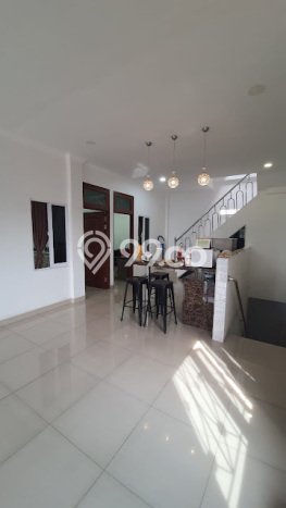 Dijual Rumah Luas Elegan Dengan View Eksklusif di Jelambar, Jakarta Barat Dijual Rumah Luas Elegan Dengan View Eksklusif di Jelambar, Jakarta Barat