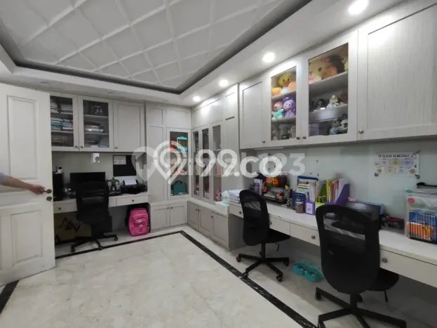 Siap Huni Rumah Mewah 6 Kamar di Kelapa Gading Dekat ke Mana Pun Siap Huni Rumah Mewah 6 Kamar di Kelapa Gading Dekat ke Mana Pun