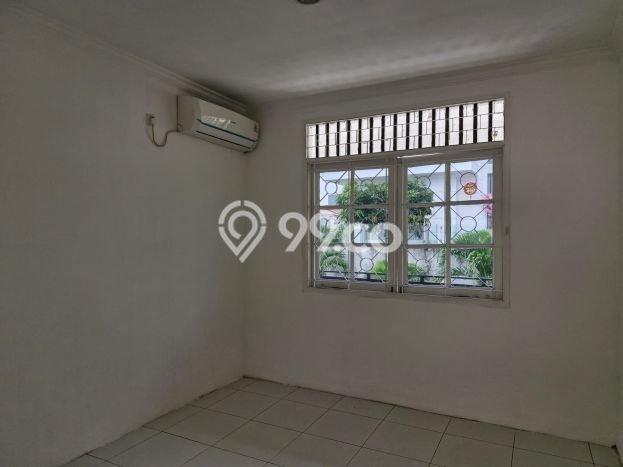 Rumah Sewa Jakarta Barat LT 180m2 LB 260m2 Kawasan Permata Buana Rumah Sewa Jakarta Barat LT 180m2 LB 260m2 Kawasan Permata Buana