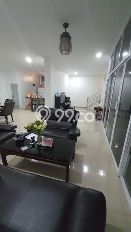 Dijual Rumah Luas Elegan Dengan View Eksklusif di Jelambar, Jakarta Barat Dijual Rumah Luas Elegan Dengan View Eksklusif di Jelambar, Jakarta Barat