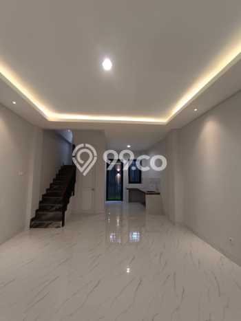 PELUANG EMAS! Ruko di Jelambar, Luas 200m2m², Nilai Sewa Tinggi PELUANG EMAS! Ruko di Jelambar, Luas 200m2m², Nilai Sewa Tinggi