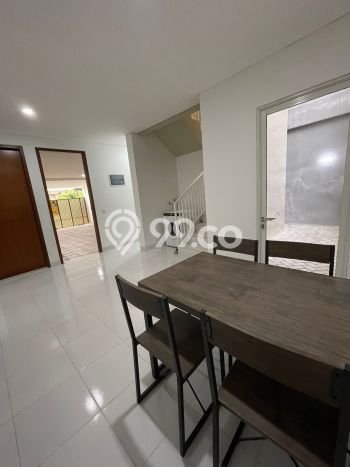 Rumah Elit Modern Tanpa Renovasi di Pulomas Jakarta Timur Rumah Elit Modern Tanpa Renovasi di Pulomas Jakarta Timur