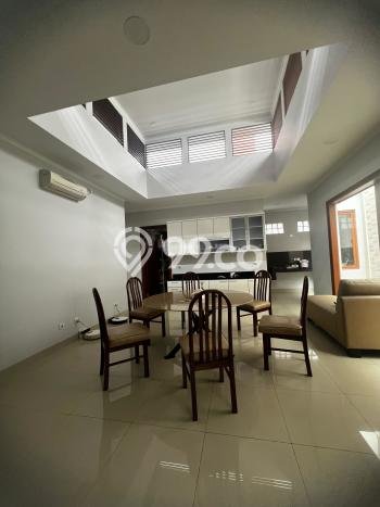 Ready to Use! Premium House LT 200m2 Desain Elegan di Singgasana Ready to Use! Premium House LT 200m2 Desain Elegan di Singgasana