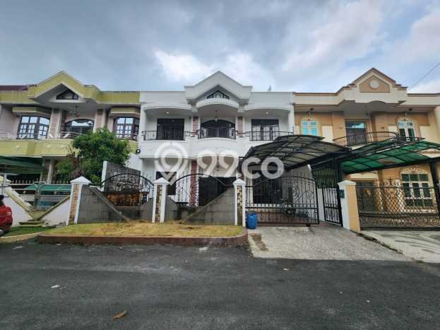 Rumah Modern 4 Kamar Terawat di Medan Polonia, Dekat Pusat Perbelanjaan, Medan Rumah Modern 4 Kamar Terawat di Medan Polonia, Dekat Pusat Perbelanjaan, Medan