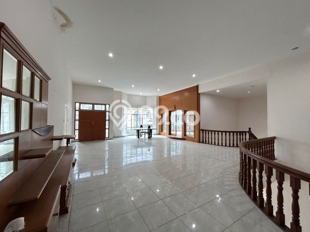 KESEMPATAN EMAS! Vila di Medan Polonia, Dimensi 465m2m², Lingkungan Eksklusif dengan keamanan terjamin KESEMPATAN EMAS! Vila di Medan Polonia, Dimensi 465m2m², Lingkungan Eksklusif dengan keamanan terjamin