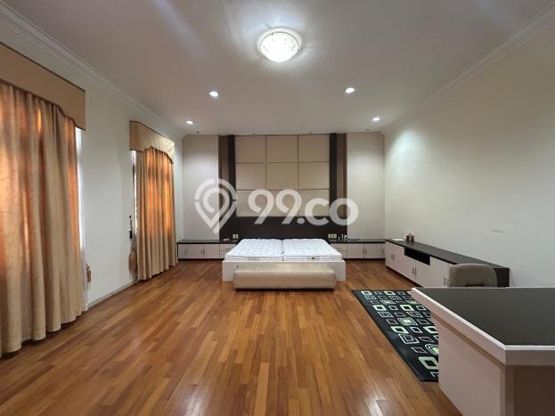LOKASI TERBAIK! Vila di Medan Polonia, Ukuran 465m2m², Lokasi Premium dengan jalan bagus LOKASI TERBAIK! Vila di Medan Polonia, Ukuran 465m2m², Lokasi Premium dengan jalan bagus