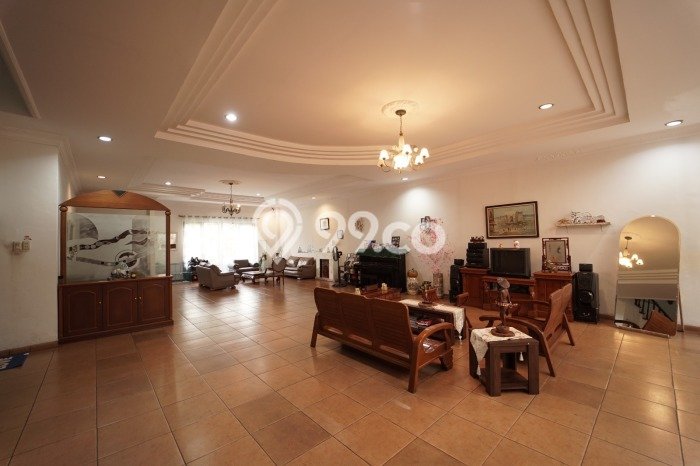 Vila Kawasan Medan Polonia, Dimensi 216m2m², Dekat dengan fasilitas umum Vila Kawasan Medan Polonia, Dimensi 216m2m², Dekat dengan fasilitas umum