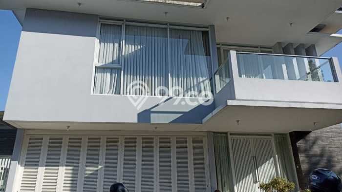 For Sale! Luxury House LT 394m2 Desain Elegan di Dago Pakar For Sale! Luxury House LT 394m2 Desain Elegan di Dago Pakar