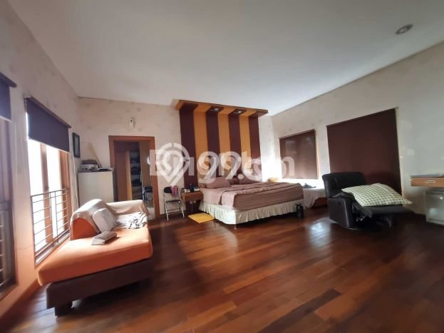 Jual Rumah Luas Elegan Dengan View Eksklusif di Kemang Pratama, Bekasi Jual Rumah Luas Elegan Dengan View Eksklusif di Kemang Pratama, Bekasi