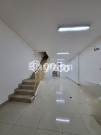 Ruko Area Komersial Kawasan Narogong, Luas 120m², Jalan Raya Ruko Area Komersial Kawasan Narogong, Luas 120m², Jalan Raya