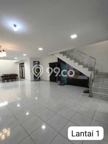 Rumah Elit LB 330m2 Siap Pakai Desain Elegan di Soekarno Hatta, Bandung Rumah Elit LB 330m2 Siap Pakai Desain Elegan di Soekarno Hatta, Bandung