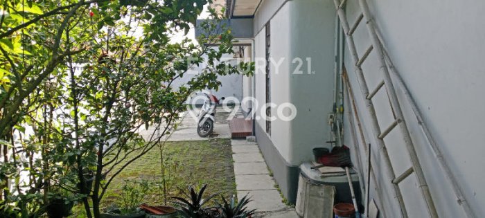 Ready to Use! Luxury House LT 302m2 Desain Modern di Bojongloa Ready to Use! Luxury House LT 302m2 Desain Modern di Bojongloa
