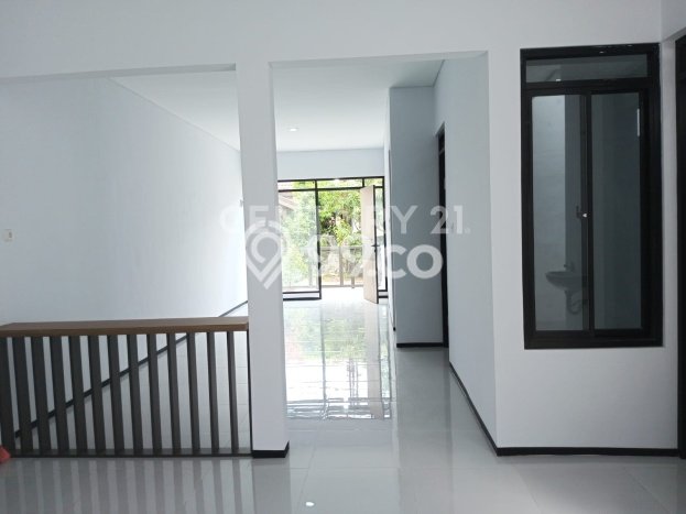 Rumah Luas Asri 2 KT Siap Huni di Taman Kopo Indah Bandung Rumah Luas Asri 2 KT Siap Huni di Taman Kopo Indah Bandung