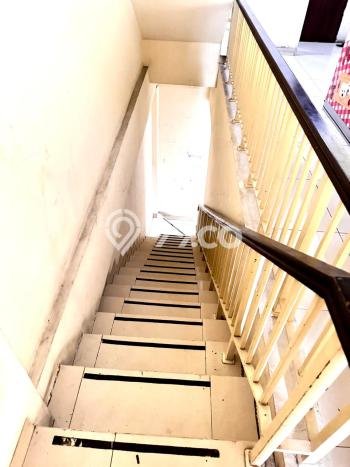 Ruko Disewa di Jakarta Barat dengan LB 202m2 Area Komersial Ramai Ruko Disewa di Jakarta Barat dengan LB 202m2 Area Komersial Ramai