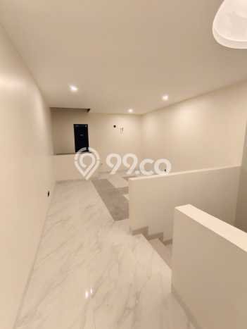 Dijual Rumah Luas Elegan Dengan View Eksklusif di Muara Karang, Jakarta Utara Dijual Rumah Luas Elegan Dengan View Eksklusif di Muara Karang, Jakarta Utara