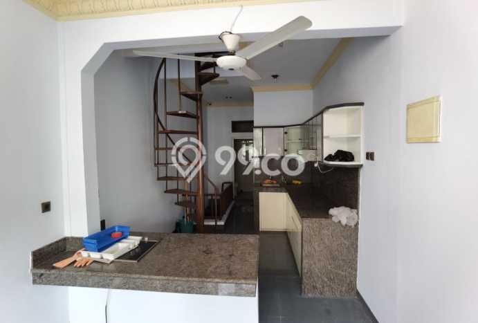For Sale! Luxury House LT 200m2 Desain Elegan di Meruya For Sale! Luxury House LT 200m2 Desain Elegan di Meruya