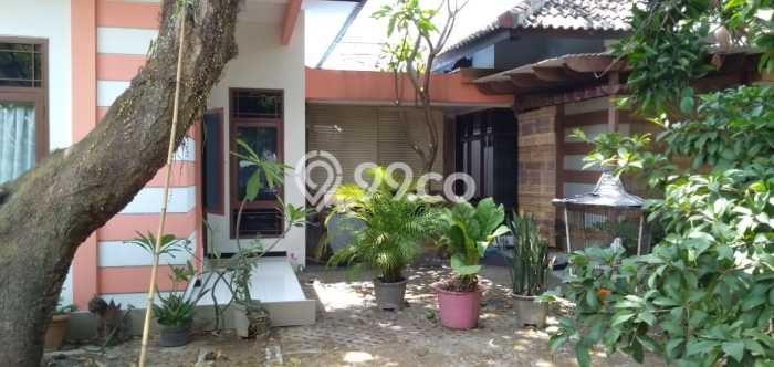 HUNIAN PILIHAN! Rumah area Banyumanik, Luas 491m2m² Bangunan 300m2m² HUNIAN PILIHAN! Rumah area Banyumanik, Luas 491m2m² Bangunan 300m2m²