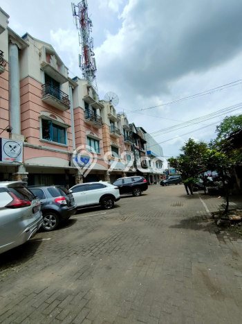 Unit Ruko Dijual di Banyumanik Semarang Luas Bangunan 300m2 Unit Ruko Dijual di Banyumanik Semarang Luas Bangunan 300m2
