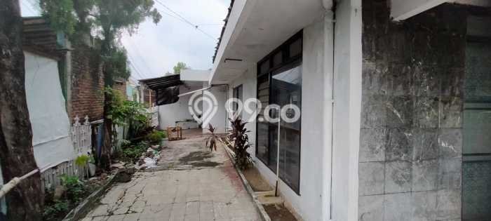 Rumah Mewah Siap Huni LT 500m2 di Laweyan, Surakarta Rumah Mewah Siap Huni LT 500m2 di Laweyan, Surakarta