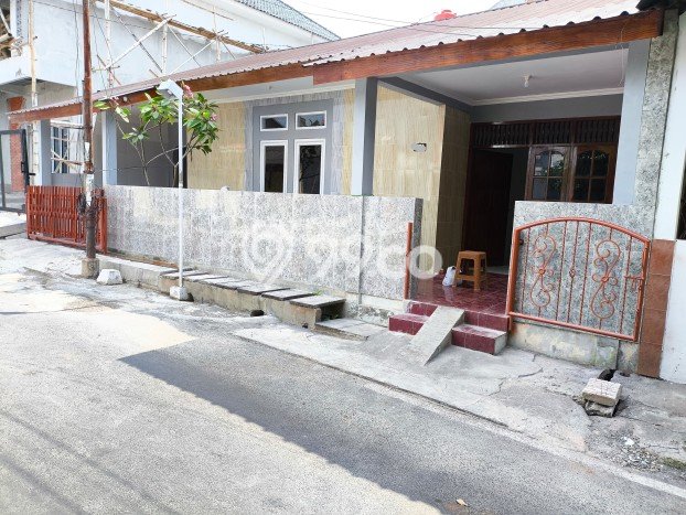 Rumah Modern Minimalis 5 KT Bisa Langsung Pindah di Banyumanik Rumah Modern Minimalis 5 KT Bisa Langsung Pindah di Banyumanik