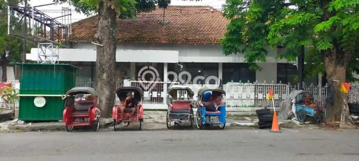 Rumah Mewah Siap Huni LT 500m2 di Laweyan, Surakarta Rumah Mewah Siap Huni LT 500m2 di Laweyan, Surakarta