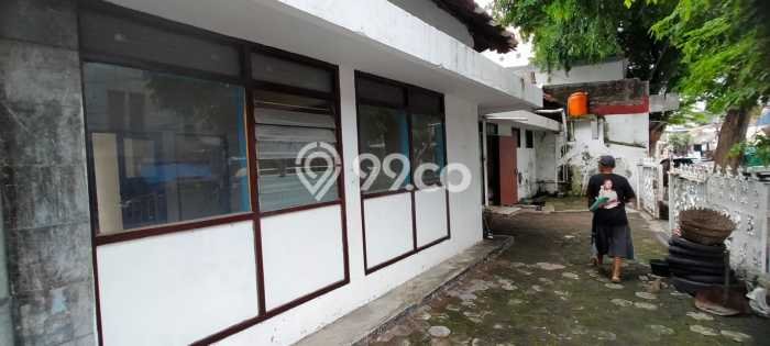 Rumah Mewah Siap Huni LT 500m2 di Laweyan, Surakarta Rumah Mewah Siap Huni LT 500m2 di Laweyan, Surakarta