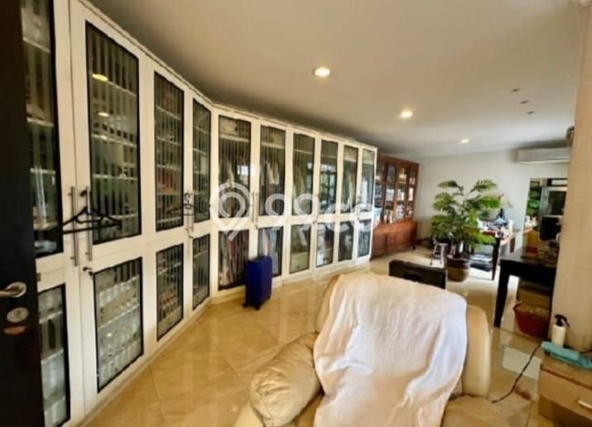 Hunian Mewah Siap Huni LT 372m2 di Kebon Jeruk, Jakarta Barat Hunian Mewah Siap Huni LT 372m2 di Kebon Jeruk, Jakarta Barat