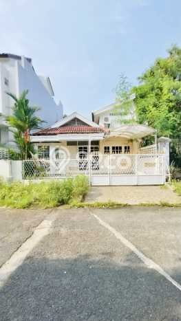 Dijual Rumah Mewah Megah Dengan View Eksklusif di Intercon, Jakarta Barat Dijual Rumah Mewah Megah Dengan View Eksklusif di Intercon, Jakarta Barat