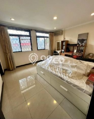 Hunian Mewah Siap Huni LT 372m2 di Kebon Jeruk, Jakarta Barat Hunian Mewah Siap Huni LT 372m2 di Kebon Jeruk, Jakarta Barat