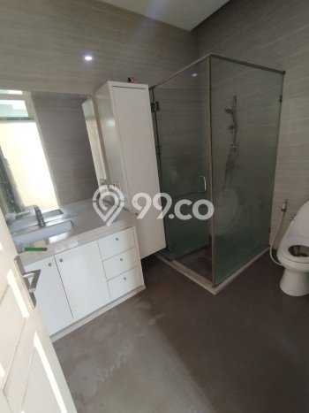 Rumah Elit LB 186m2 Siap Pakai Desain Elegan di Intercon, Jakarta Barat Rumah Elit LB 186m2 Siap Pakai Desain Elegan di Intercon, Jakarta Barat