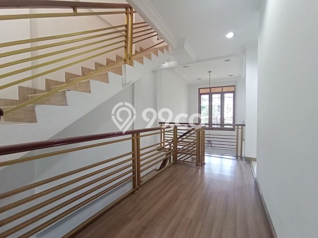 Disewakan! Rumah 4 Kamar Tidur &
4 Kamar Mandi di Pondok Indah, Jakarta Selatan Disewakan! Rumah 4 Kamar Tidur &
4 Kamar Mandi di Pondok Indah, Jakarta Selatan