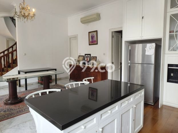 Siap Huni Rumah Mewah 4 Kamar di Kebayoran Baru Dekat ke Mana Pun Siap Huni Rumah Mewah 4 Kamar di Kebayoran Baru Dekat ke Mana Pun
