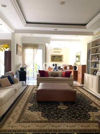 Ready to Use! Luxury House LT 300m2 Desain Elegan di Cibubur Ready to Use! Luxury House LT 300m2 Desain Elegan di Cibubur