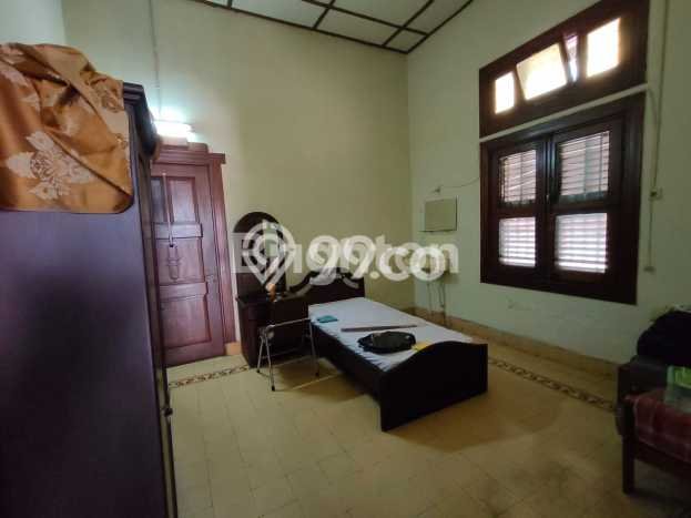 Disewakan! Rumah 5 Kamar Tidur &
2 Kamar Mandi di Malang Kota, Malang Disewakan! Rumah 5 Kamar Tidur &
2 Kamar Mandi di Malang Kota, Malang