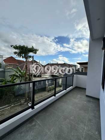 Rumah Mewah LB 305m2 Siap Huni Desain Elegan di Malang Kota, Malang Rumah Mewah LB 305m2 Siap Huni Desain Elegan di Malang Kota, Malang