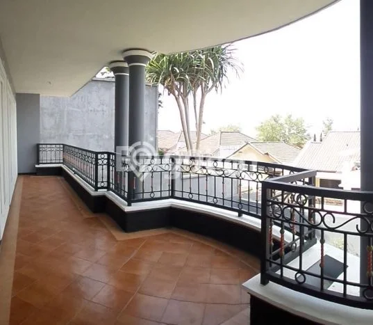 Hunian Elit LB 1000m2 Siap Huni Desain Elegan di Dieng, Malang Hunian Elit LB 1000m2 Siap Huni Desain Elegan di Dieng, Malang