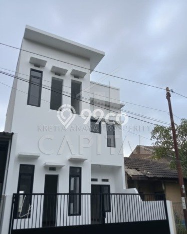 HARGA SPECIAL! Rumah Strategis lokasi , Luas 60m2m² Bangunan 100m2m² HARGA SPECIAL! Rumah Strategis lokasi , Luas 60m2m² Bangunan 100m2m²