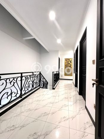 For Sale! Luxury House LT 105m2 Desain Modern di Pulomas For Sale! Luxury House LT 105m2 Desain Modern di Pulomas